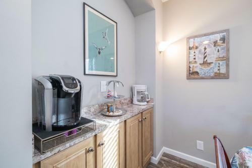 Lighthouse Lodge By Oak Island Accommodations