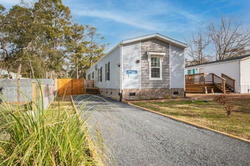 Lighthouse Lodge By Oak Island Accommodations