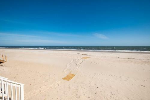 The Salty Dog By Oak Island Accommodations