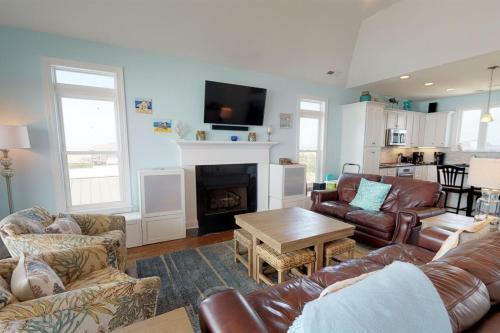 The Salty Dog By Oak Island Accommodations