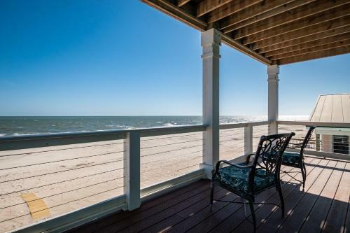 The Salty Dog By Oak Island Accommodations
