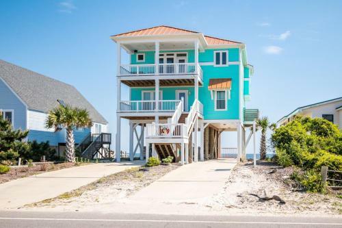 The Salty Dog By Oak Island Accommodations