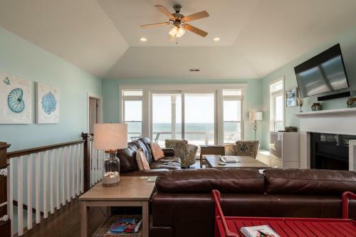 The Salty Dog By Oak Island Accommodations