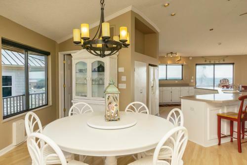Island Tower By Oak Island Accommodations