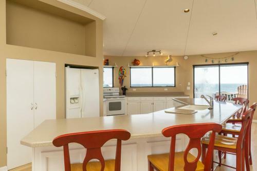 Island Tower By Oak Island Accommodations