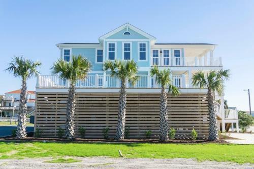 Starboard Side By Oak Island Accommodations