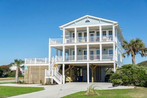 Starboard Side By Oak Island Accommodations
