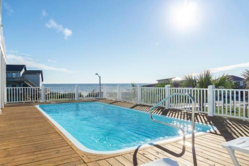 Starboard Side By Oak Island Accommodations