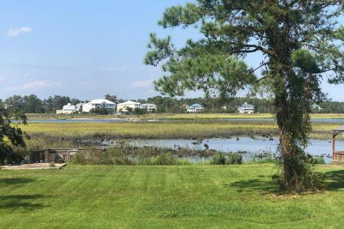 Dockside Paradise By Oak Island Accommodations