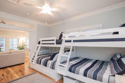 Pier Walker By Oak Island Accommodations