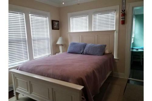 Carolebelle Cottage-sleeps 8+hot Tub/grills/firepit