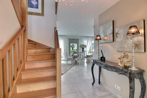 Villa Avec Piscine Int�rieure � 20min de Deauville