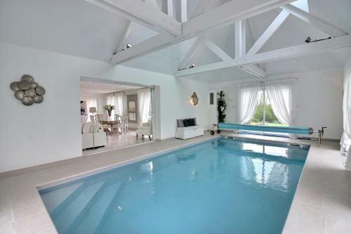 Villa Avec Piscine Int�rieure � 20min de Deauville