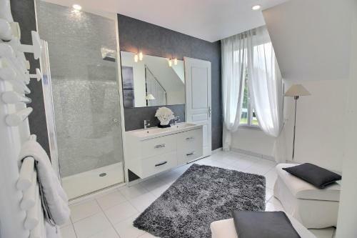 Villa Avec Piscine Int�rieure � 20min de Deauville