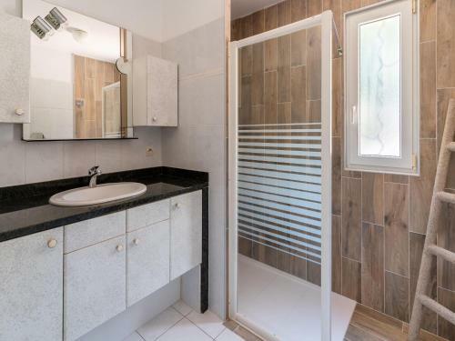 Cosy Holiday Home In Minerve With Garden
