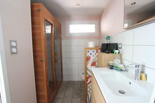 Maison Au Bord De L'eau Avec Jacuzzi