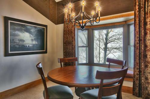 Luxury Two Bedroom Suite With Mountain Views Apartment Hotel