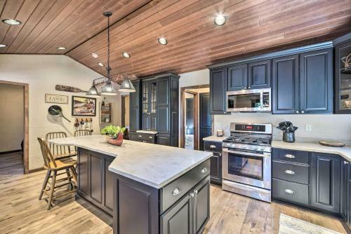 Unique 3-building Home With Gorgeous Lake Views