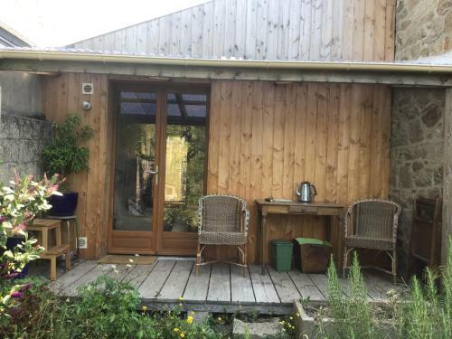 Studio Avec Terrasse Couverte Et Patio