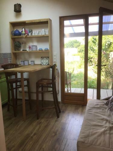 Studio Avec Terrasse Couverte Et Patio
