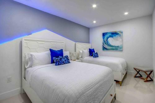 Beautiful House + Heated Pool/17 Guest,b�squetball