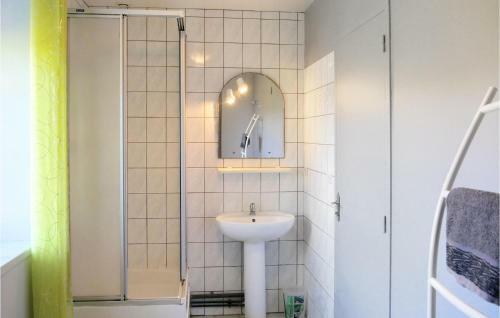Nice Home In Portbail-sur-mer With 4 Bedrooms