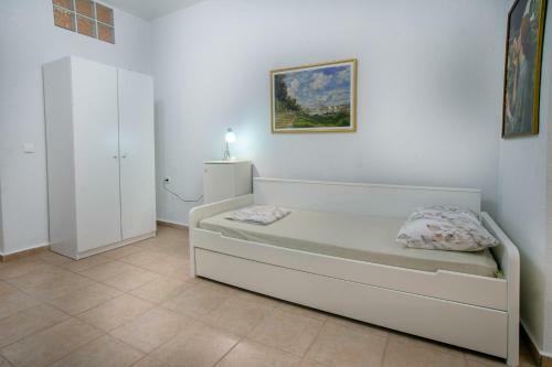 Casa Costa For 7 Guests Near Fourka Beach