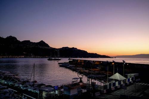 Hostal La Sirena Rooms