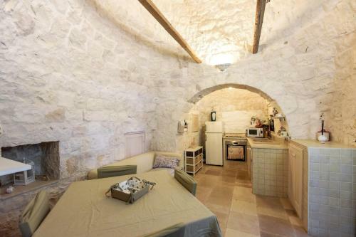 Villa Trulli Con Piscina Idromassaggio,riscaldata E Campo Da Calcetto