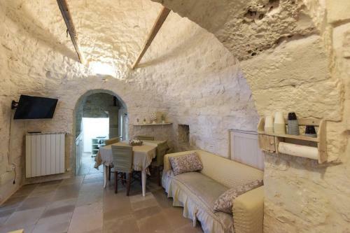 Villa Trulli Con Piscina Idromassaggio,riscaldata E Campo Da Calcetto