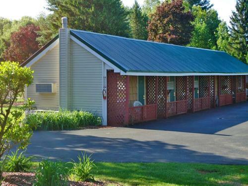 Motel Adirondack Inn