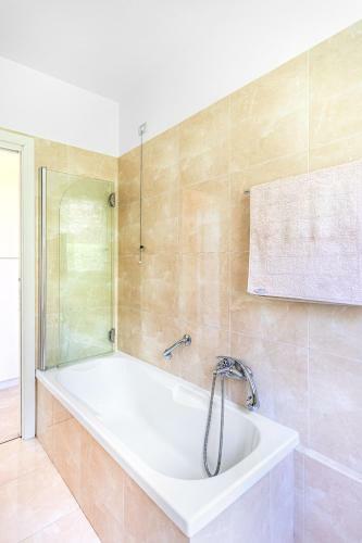 Villa Perla Con Piscina By Wonderful Italy
