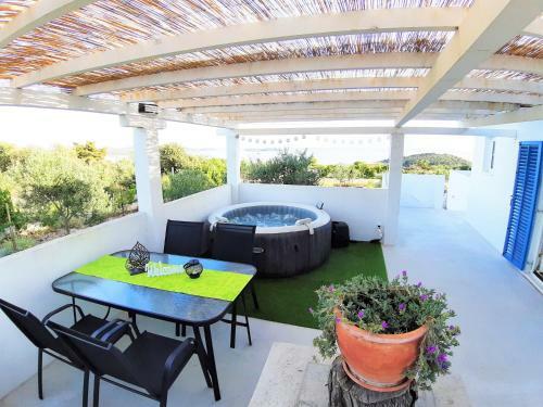 Apartment Svilan - Terrace With Sea View And Nature