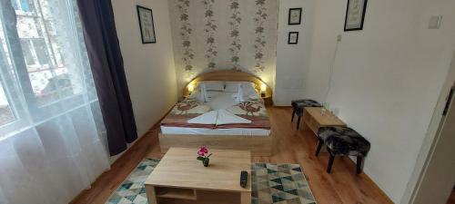 Hostal Three Bedroom Apartment