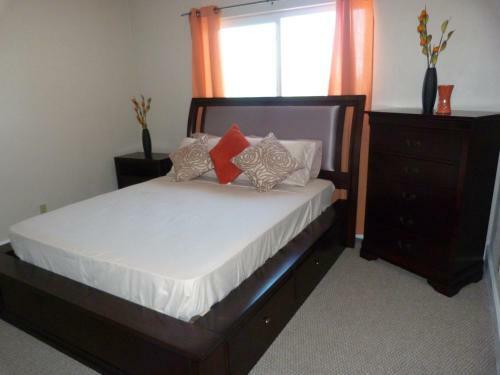 Two-bedroom Townhouse Near Coral Harbour Beach