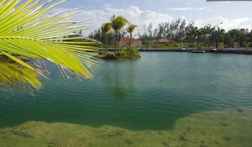 Two-bedroom Townhouse Near Coral Harbour Beach