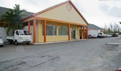 Two-bedroom Townhouse Near Coral Harbour Beach