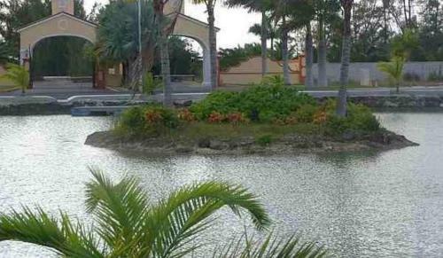 Two-bedroom Townhouse Near Coral Harbour Beach