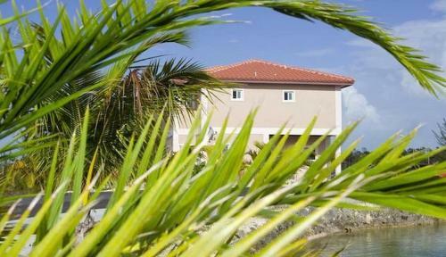 Two-bedroom Townhouse Near Coral Harbour Beach