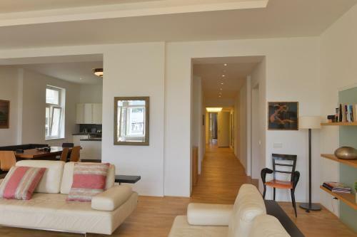 Kolonada Luxury 3 Bedroom Apartment Manes