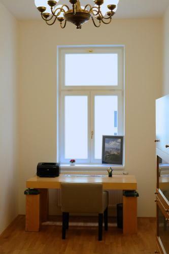 Kolonada Luxury 3 Bedroom Apartment Manes