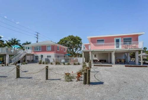 Flamingo Villas A Downstairs - Beautiful Beach Bungalow With Pool