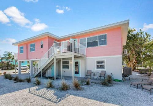 Flamingo Villas C Upstairs - Beautiful Beach Bungalow With Pool