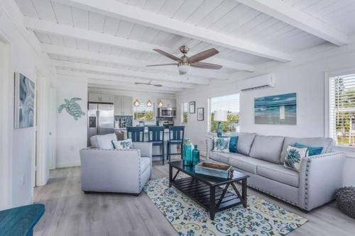 Flamingo Villas C Upstairs - Beautiful Beach Bungalow With Pool