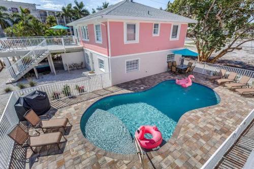 Flamingo Villas D Upstairs - Beautiful Beach Bungalow With Pool