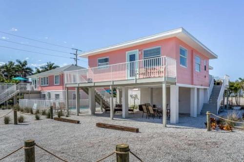 Flamingo Villas D Upstairs - Beautiful Beach Bungalow With Pool