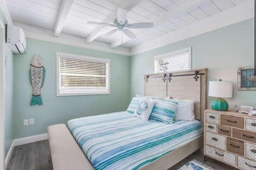 Flamingo Villas D Upstairs - Beautiful Beach Bungalow With Pool