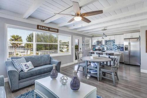 Flamingo Villas D Upstairs - Beautiful Beach Bungalow With Pool