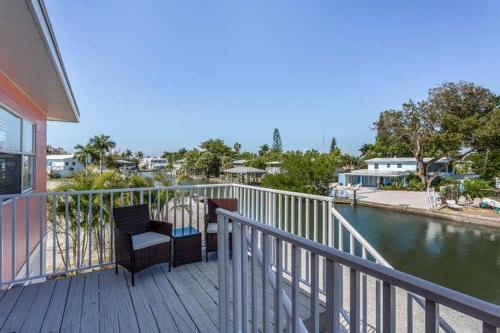 Flamingo Villas D Upstairs - Beautiful Beach Bungalow With Pool