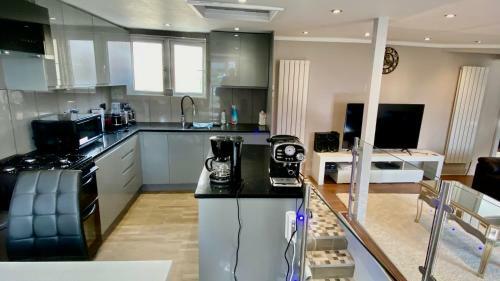 Modern Stylish Apartment At Brighton Station